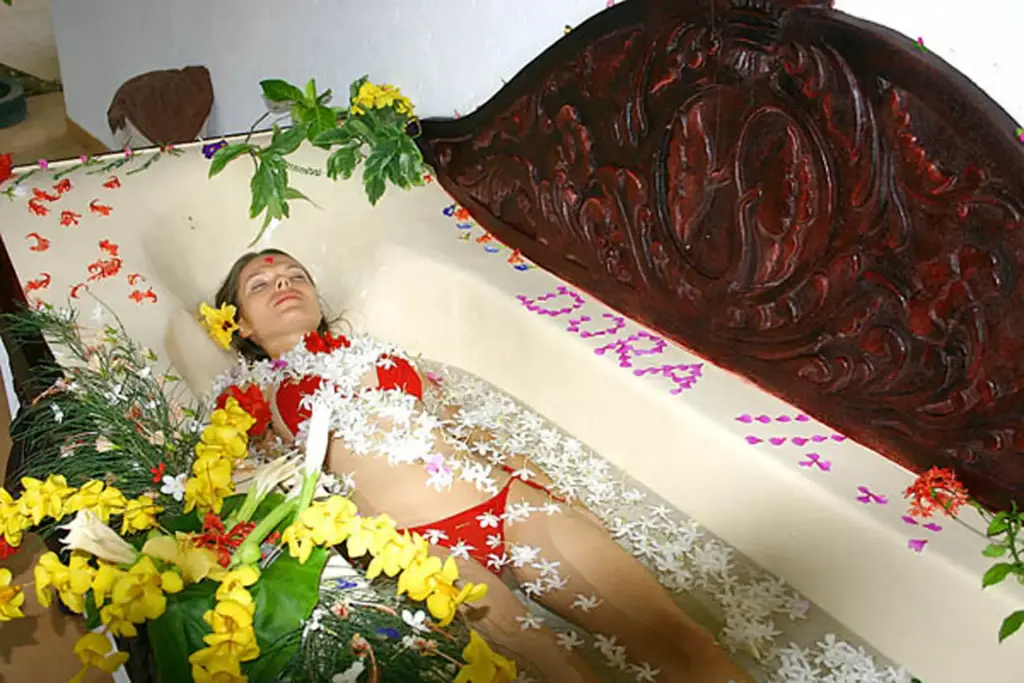 berühmtes Blütenbad in Sri Lanka
