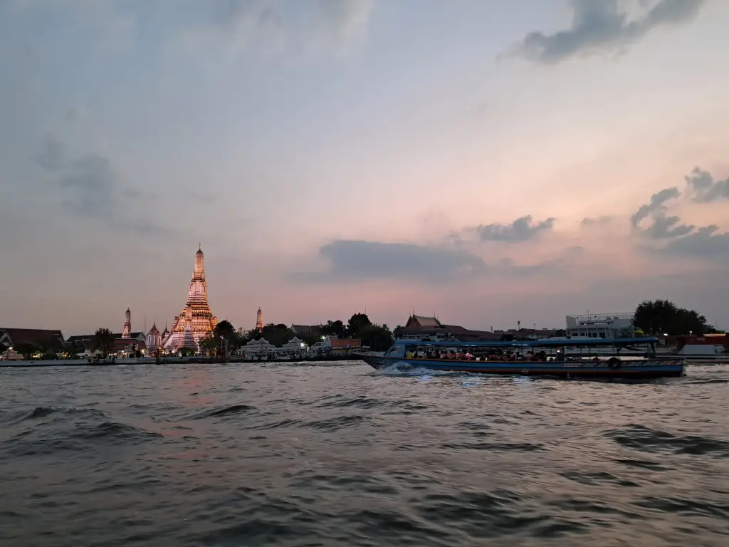 Bangkok in der Abenddämmerung