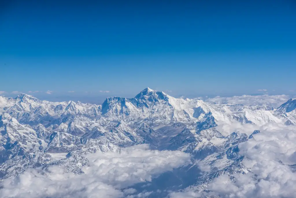 Sicht auf den Mount Everest vom Flugzeug nach Paro