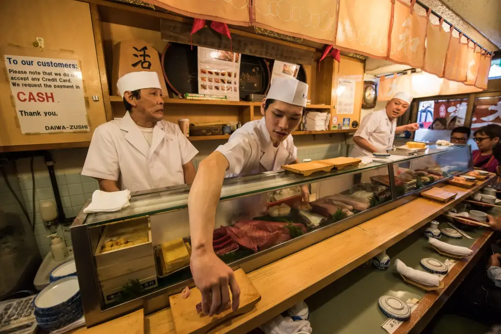 Sushi im Fischmarkt, Tokyo