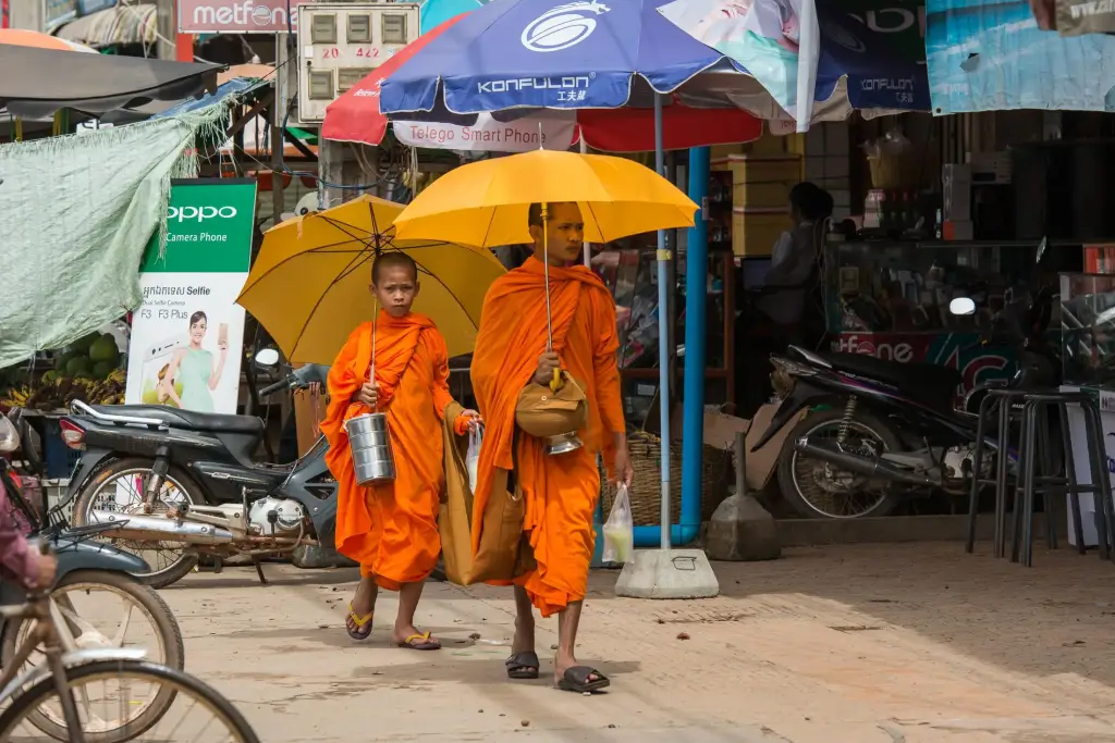 Mönche in Phnom Phen