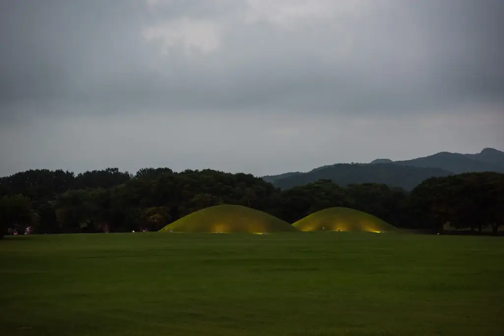 Tumuli, Gyeongju