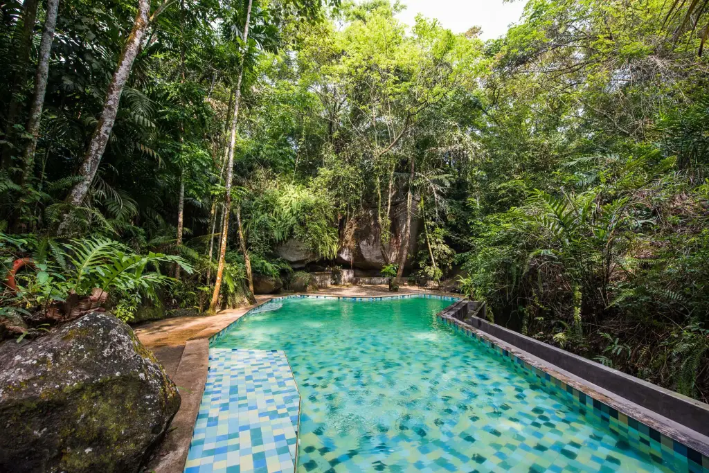 Das Swimmingpool im Hotel Boulders Garden in der Nähe vom Sinharaja-Nationalpark.