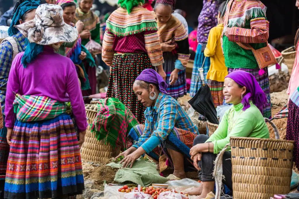 Hmong Stamm am Markt, Lao Cai
