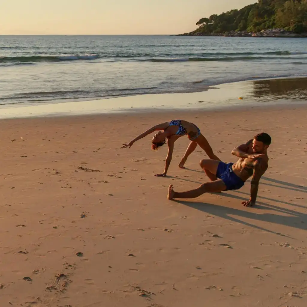 Yoga im Mangosteen