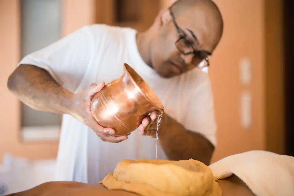 Ayurveda Behandlung Engel Ayurpura