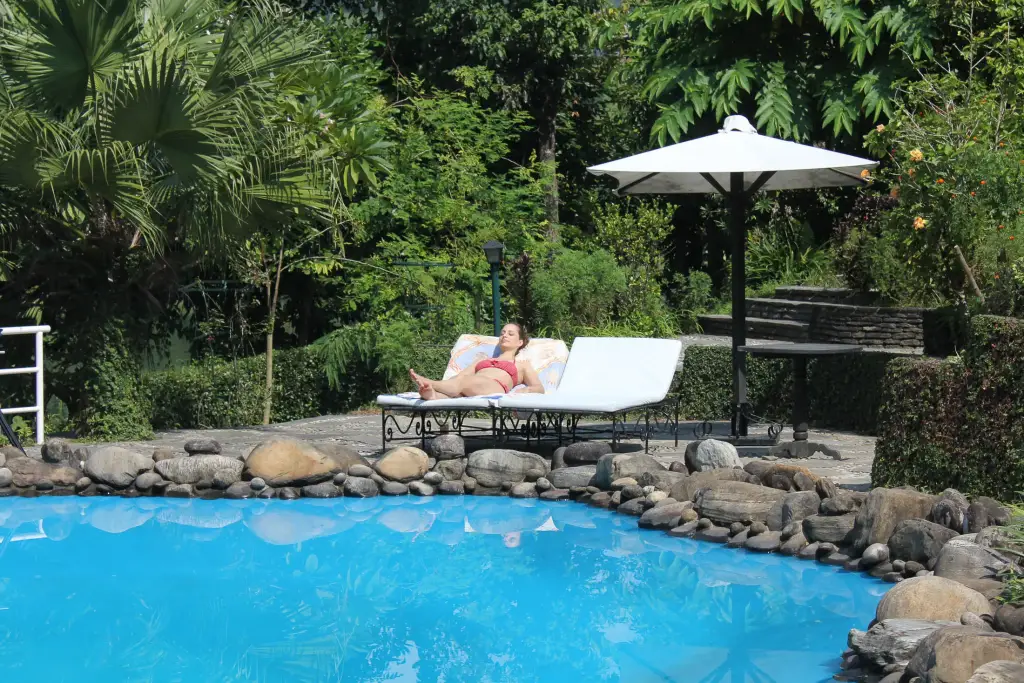 Pool im Begnas Lake Resort