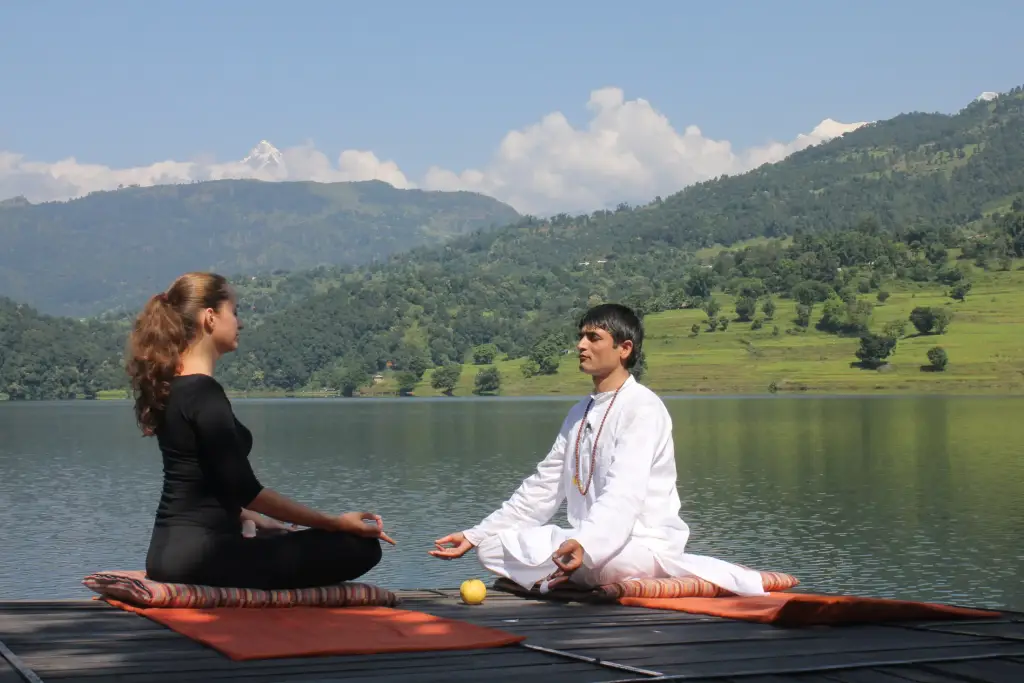 Yoga auf dem Begnas See