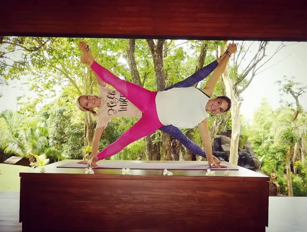 Yoga im Mangosteen