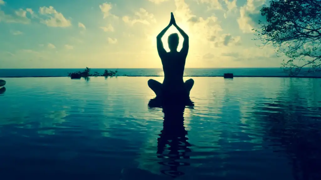 Yoga im Mangosteen