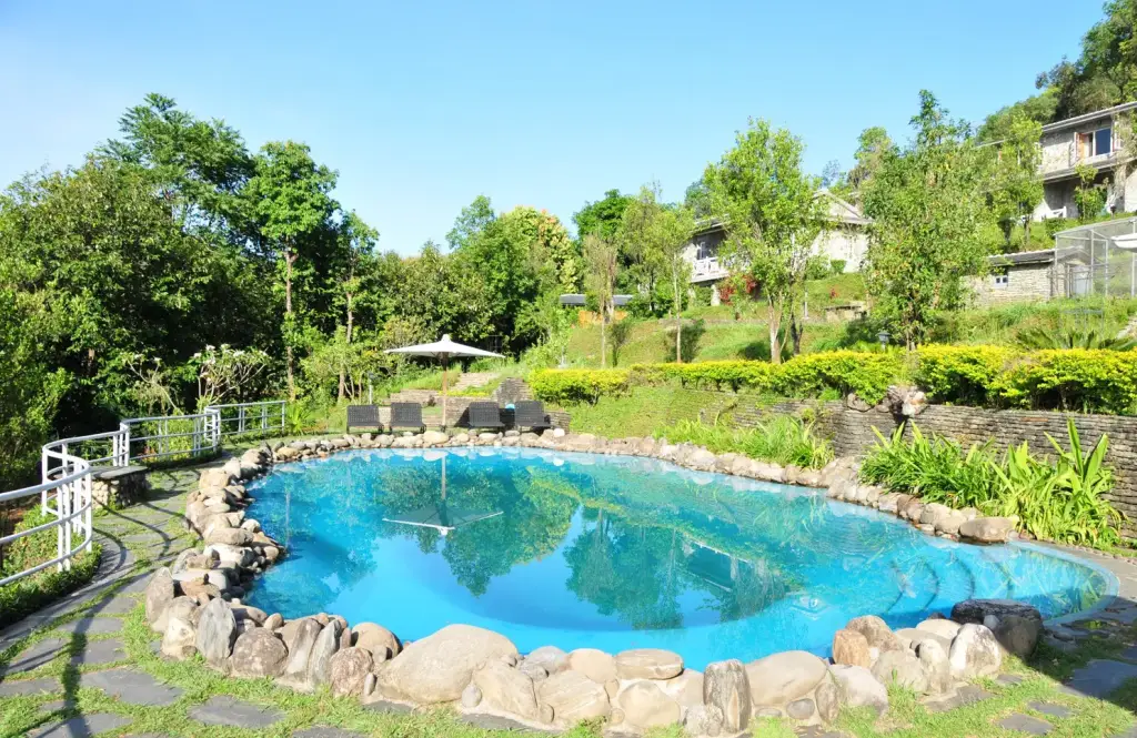 Pool im Begnas Lake Resort