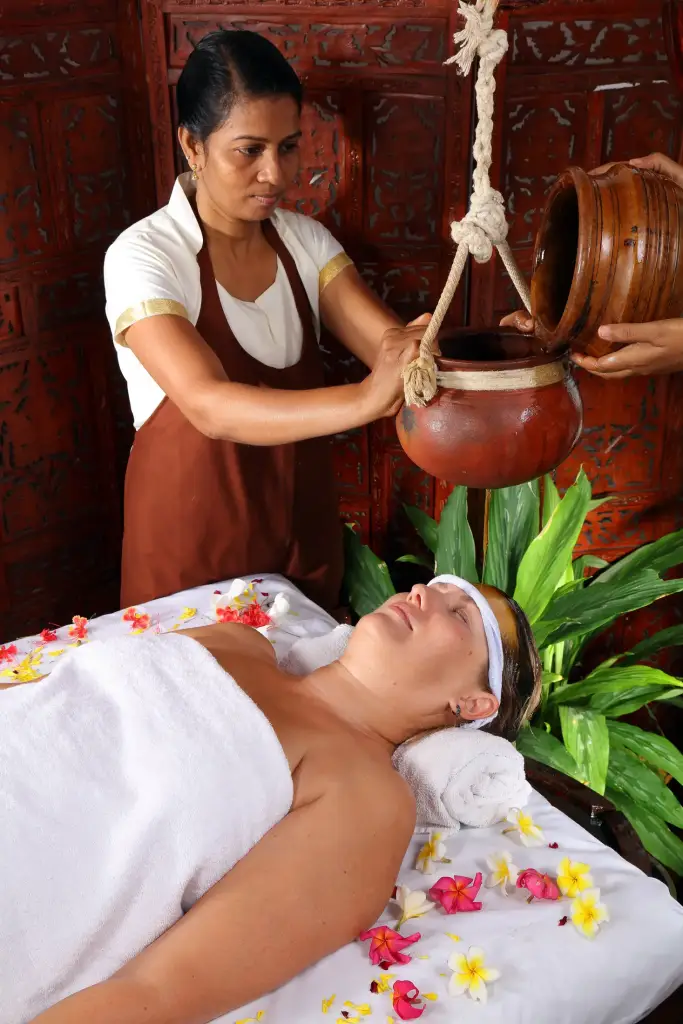 Ayurveda-Behandlung Shirodhara