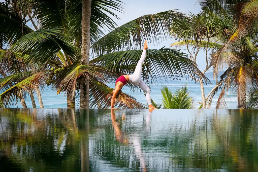 Yoga am Pool