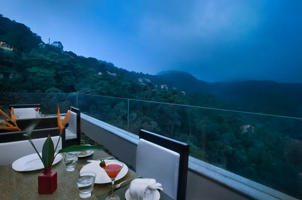Traumaussicht vom Restaurant im Taj Madikeri Coorg
