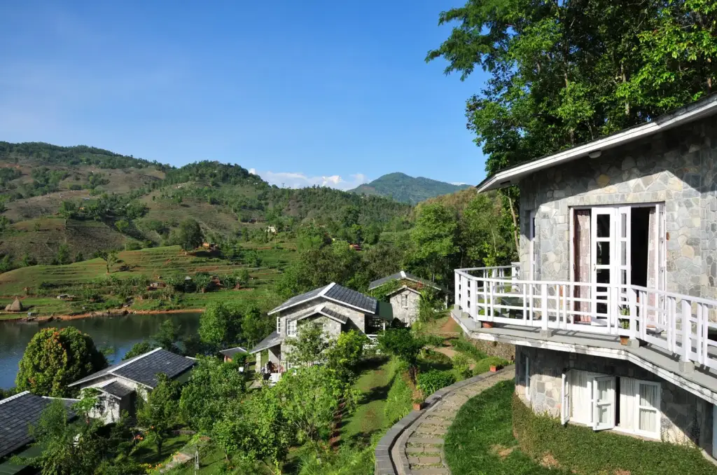 Das Resort mit Blick auf die Berge.