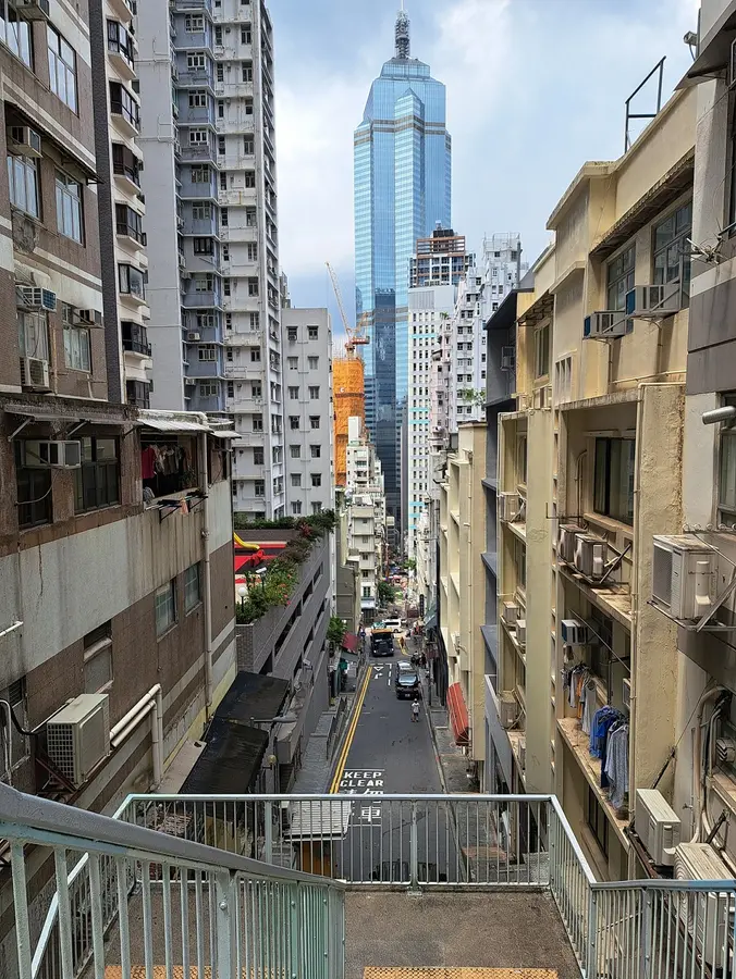 der steile Weg vom Peak zurück in die Stadt