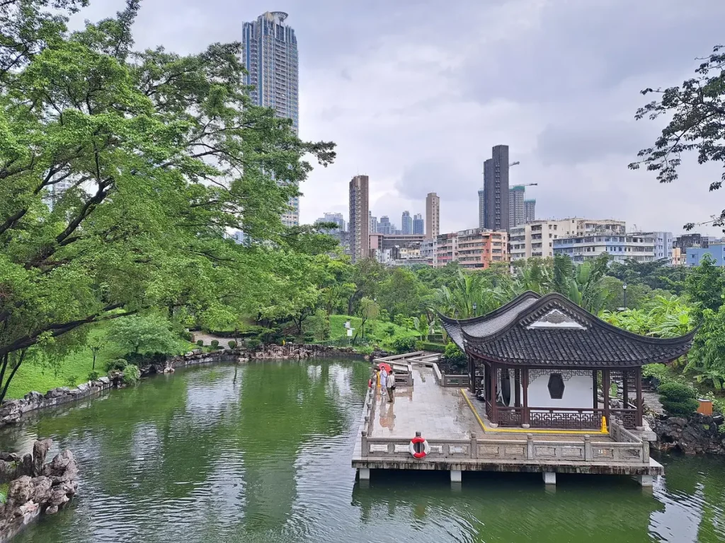 im wunderschönen Kowloon Walled City Park