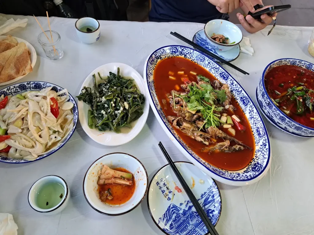 Nachtessen in Dujiangyan