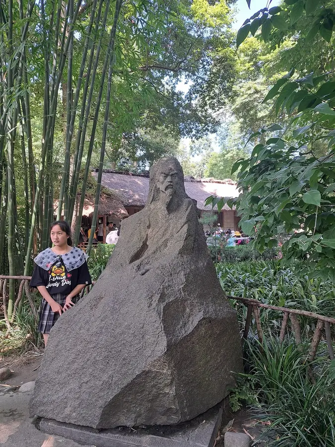Statue im Du Fu Museum