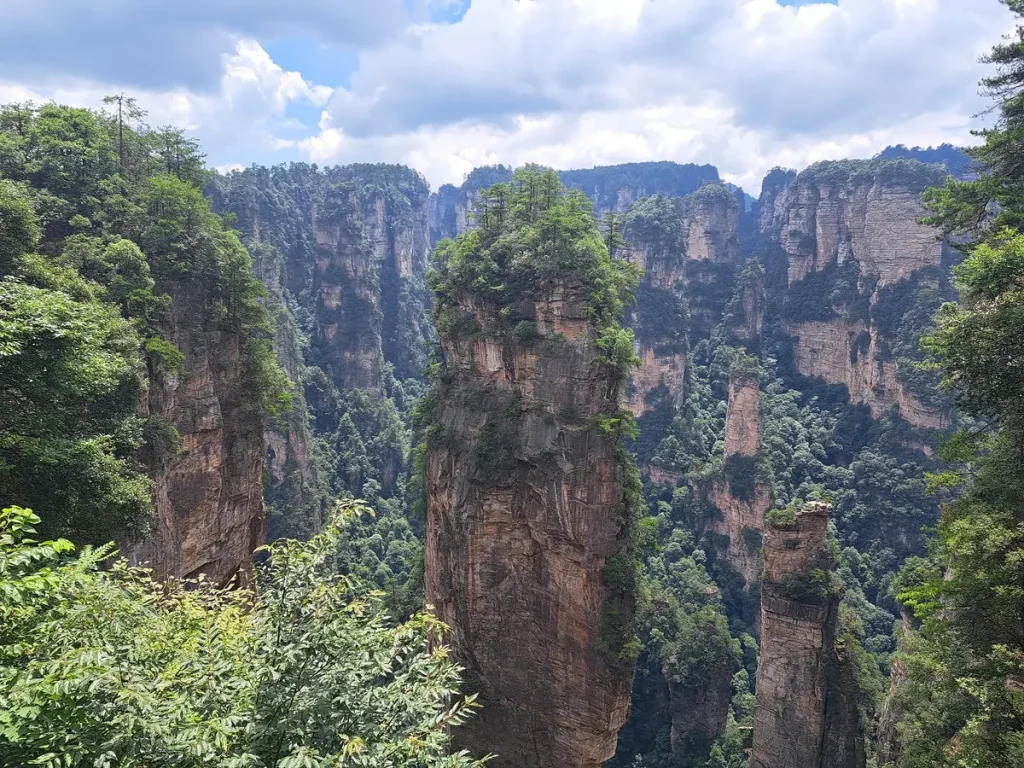 eine der Felssäulen, die das Design der Hallelujah-Berge inspirierte