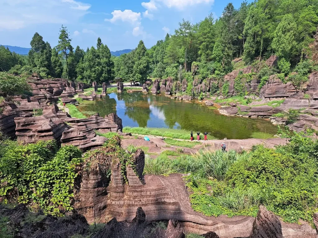 ein kleiner See im Roten Steinwald