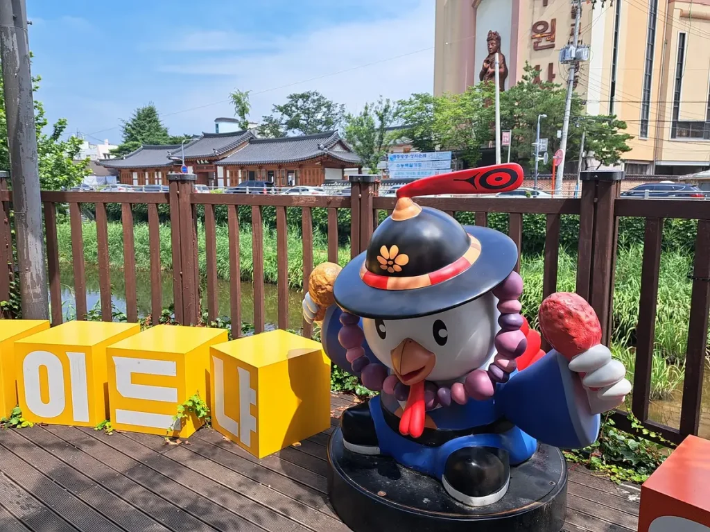 das Maskottchen für die Chicken Street?