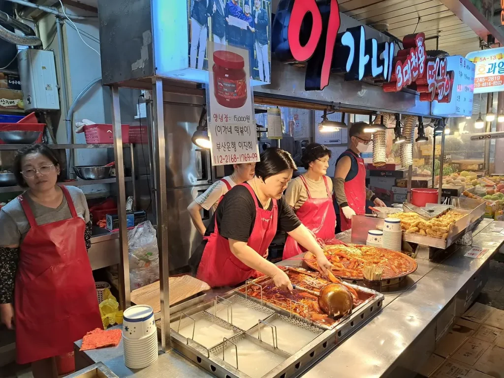 Ein bekannter Tteokbokki-Stand, der in einer koreanischer TV-Show vorgestellt wurde.