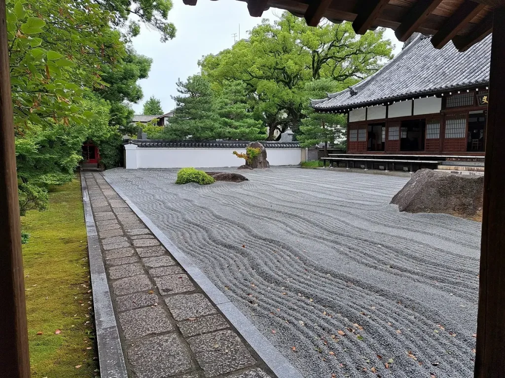 Ein gepflegter Zen Garten eines Tempels in Fukuoka