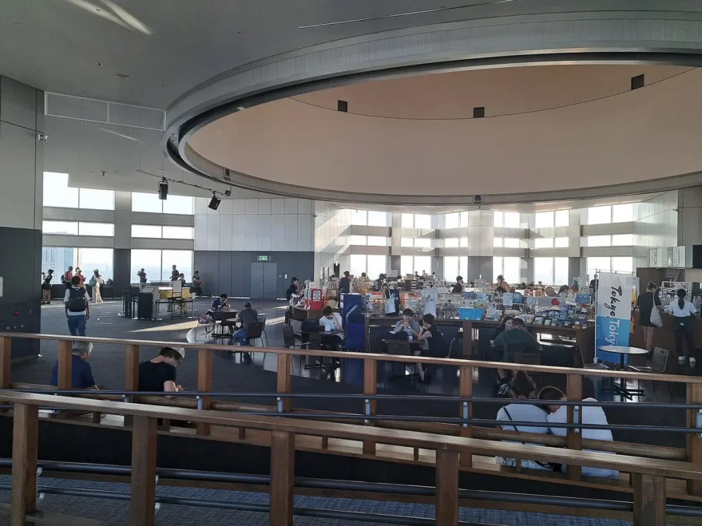 Das Observationsdeck im 45. Stock des Regierungsgebäudes