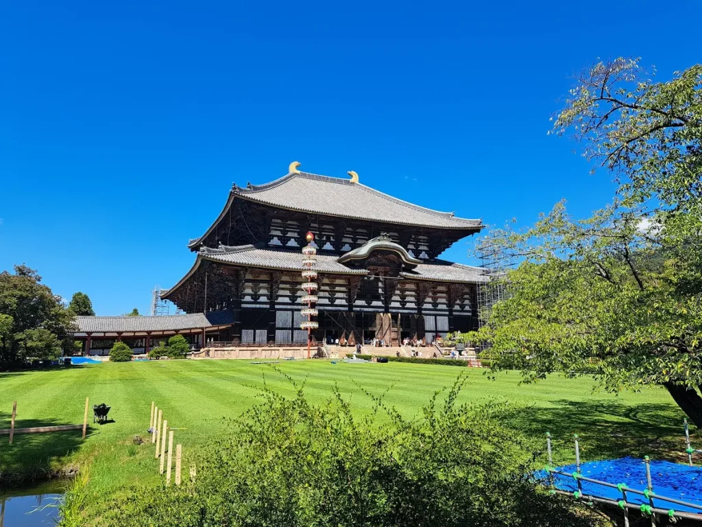 Der Todai-ji Tempel von aussen.
