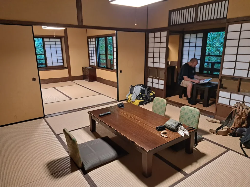 Unser Zimmer im idyllischen Ryokan im Wald