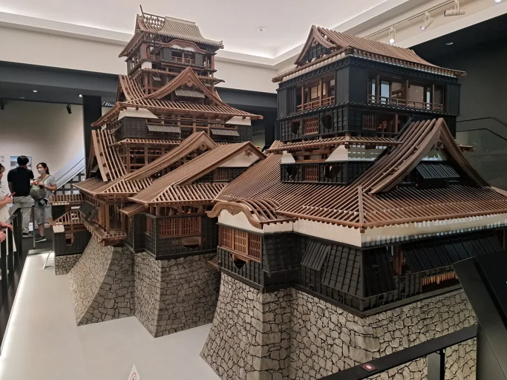 Im Innern der Burg kann man mithilfe dieses Modells die Bauweise der Burg kennenlernen.