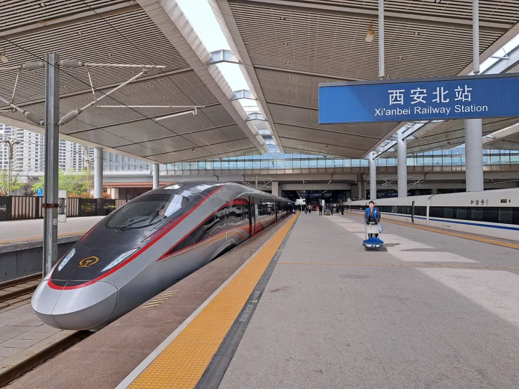für die Fahrt nach Wuhan sind wir wieder in einem sehr modernen Zug