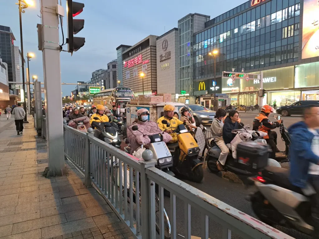 der Feierabendverkehr nach dem Essen