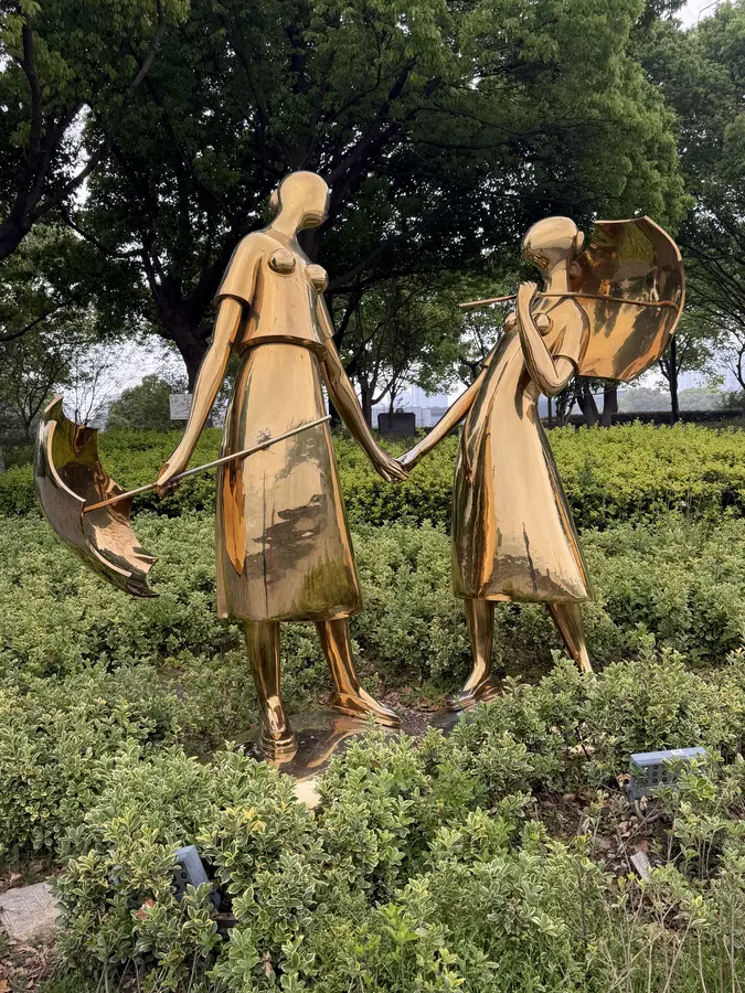 oder dieses goldene Pärchen