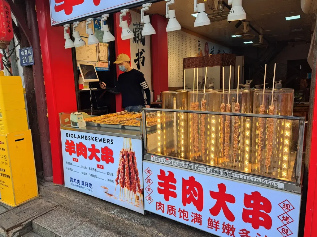 viel appetitlicher sind die riesigen Lammspiesse