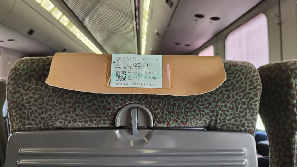 Der Japan Rail Pass, der uns das Reisen mit dem Zug massiv vereinfacht hat.