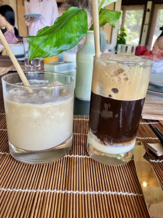 Links «Coconut Coffee» und rechts «vietnamesischer kalter Kaffee» - mmmhhhh...
