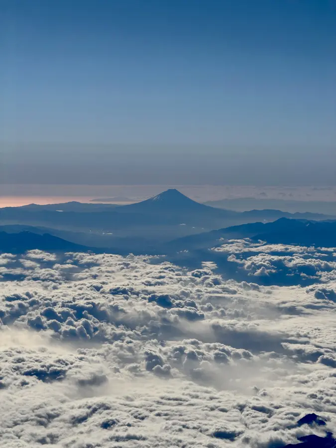 Der Mount Fuji aus dem Flugzeug