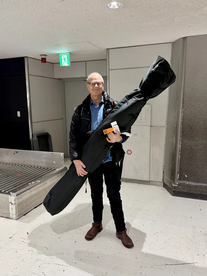 Skigepäck kann man bei Swiss/Lufthansa kostenlos mitnehmen