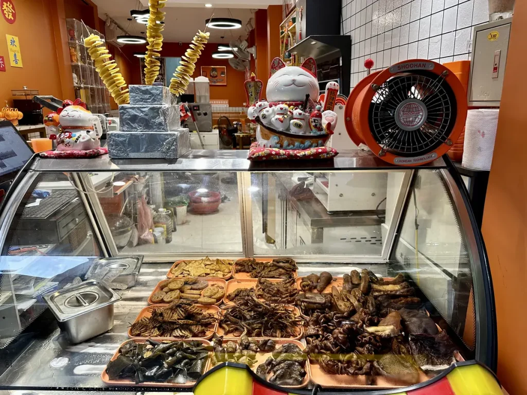 Diverse Köstlichkeiten vom Streetfoodstand.