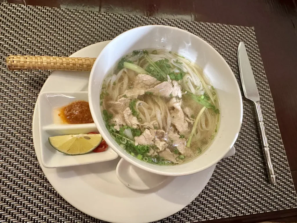 «Pho» - die berühmte Nudelsuppe, die es morgens, mittags und abends in verschiedenen Varianten überall gibt.