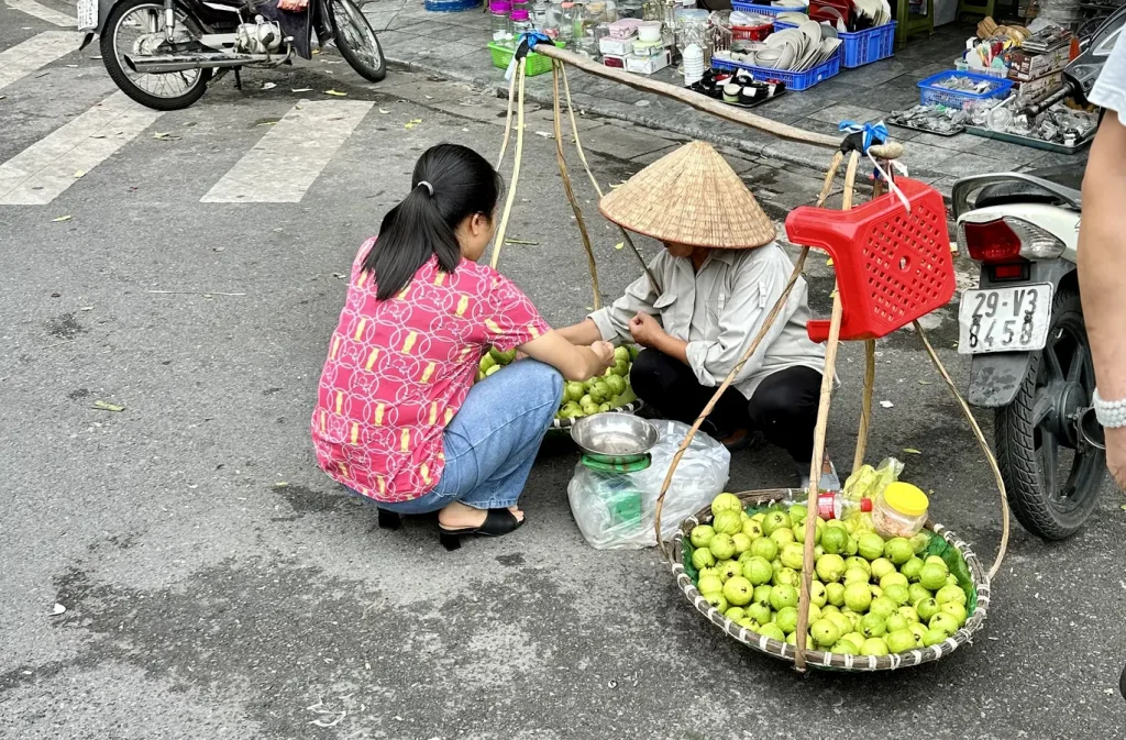 Das ist ein typisches Bild in den Strassen von Hanoi.