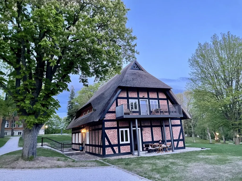 Fliederhaus mit 4 Appartements.