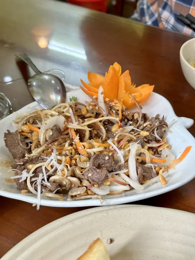 Mein Lieblingssalat in Vietnam: Bananenblütensalat.