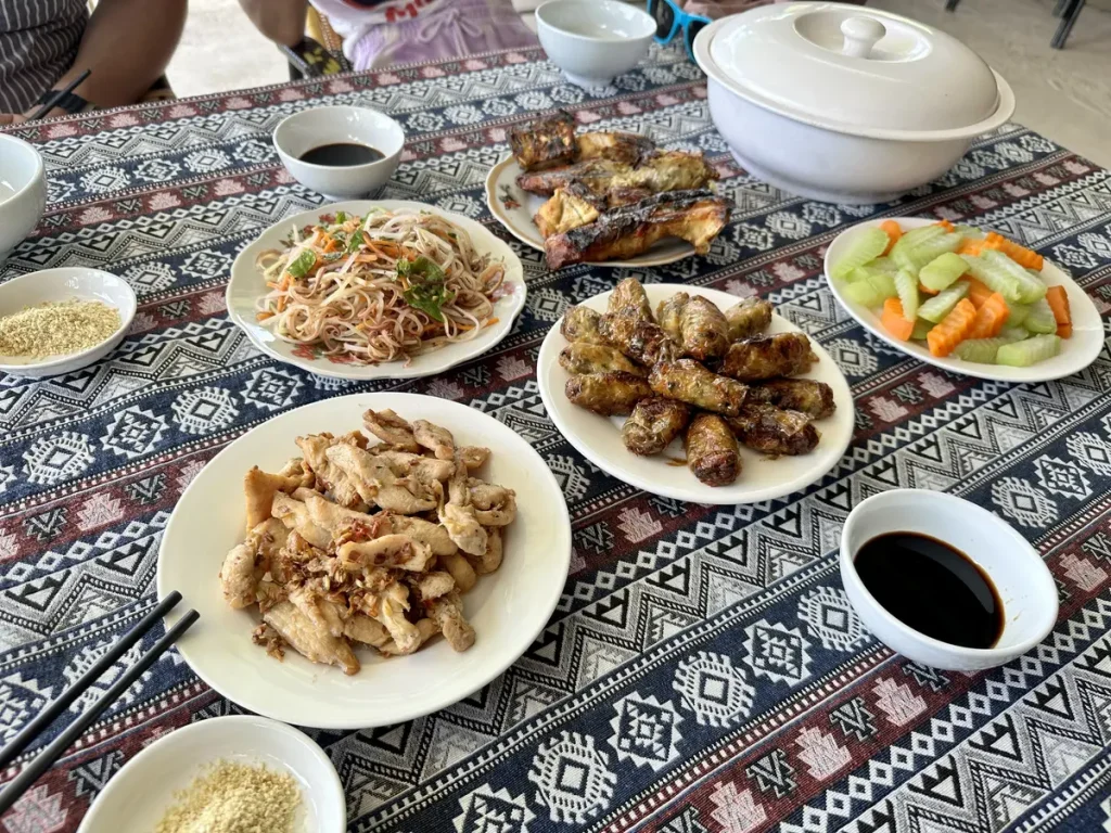 Mittagessen bei einer lokalen Familie.