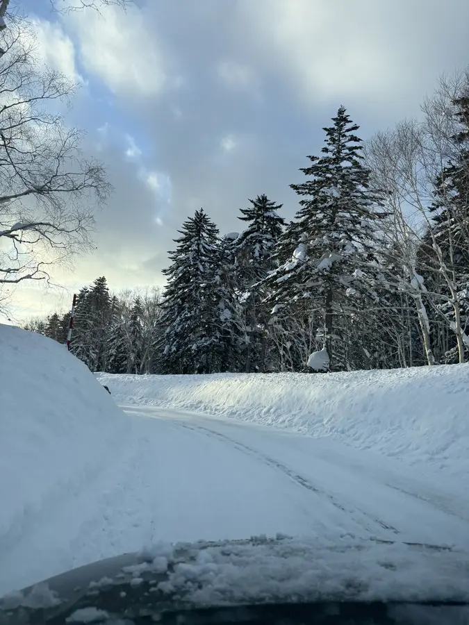 Fahrt über verschneite Strassen nach Sapporo