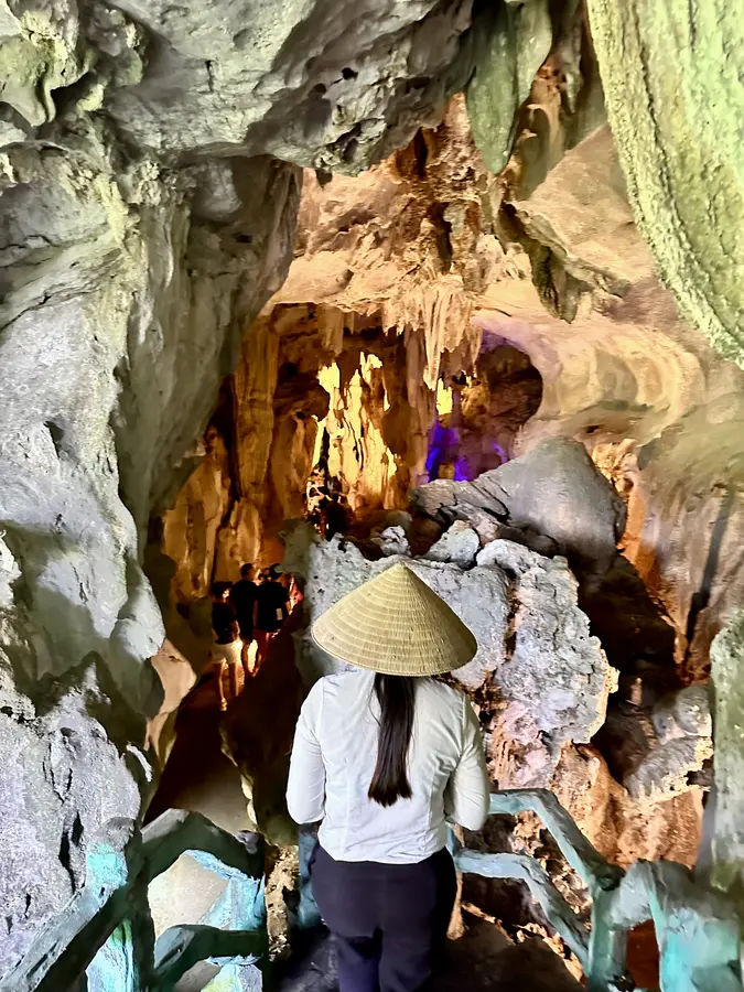 Die Höhle ist teilweise sehr rutschig, gutes Schuhwerk ist zu empfehlen.