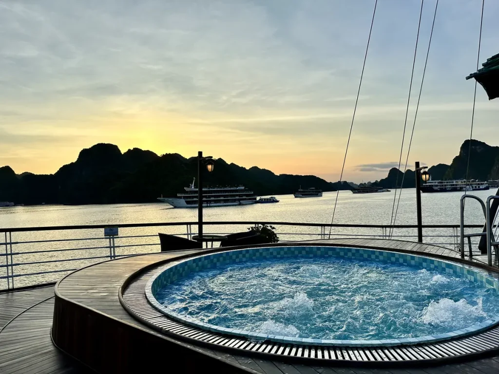 Das Schiff hat auch einen Whirlpool.