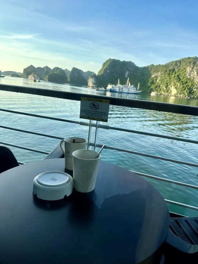 Tee kurz nach dem Sonnenaufgang.